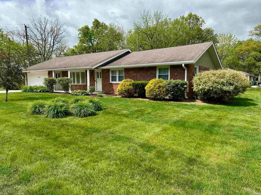 1021 N Brentwood Lane, Muncie, IN 47304 - #2