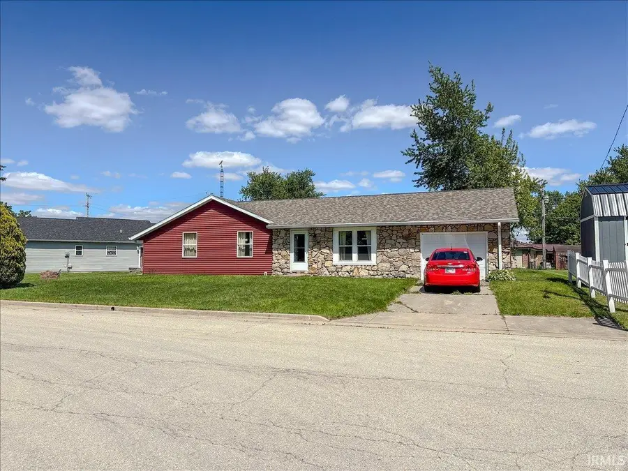 811 S Hemlock Trail, Winchester, IN 47394 - #2