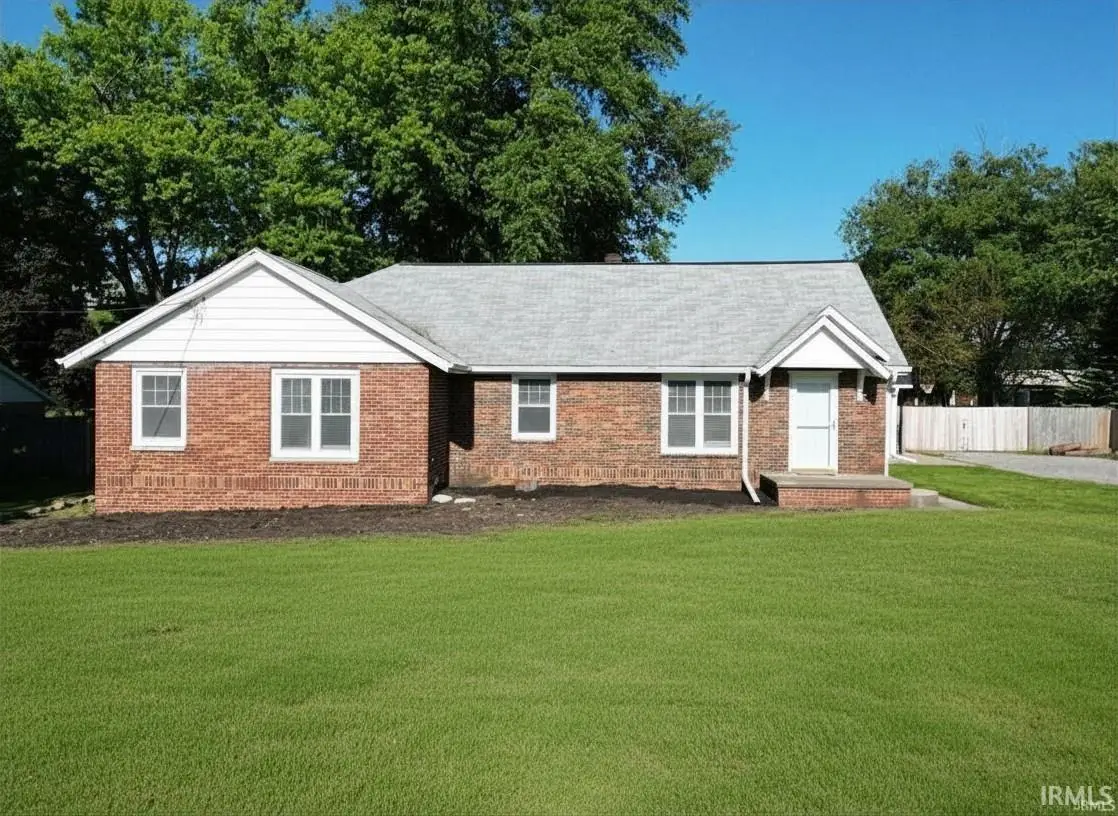 203 N Oakland Avenue, Nappanee, IN 46550 - #1