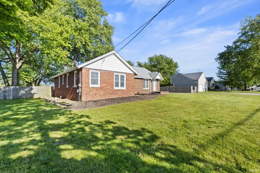 203 N Oakland Avenue, Nappanee, IN 46550 - #2
