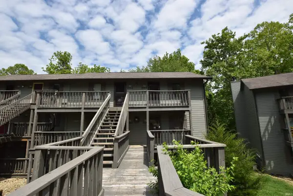 9245 S Pointe Retreat Drive, Bloomington, IN 47401