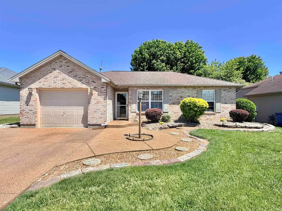 2020 Seasons Ridge Boulevard, Evansville, IN 47715 - #1
