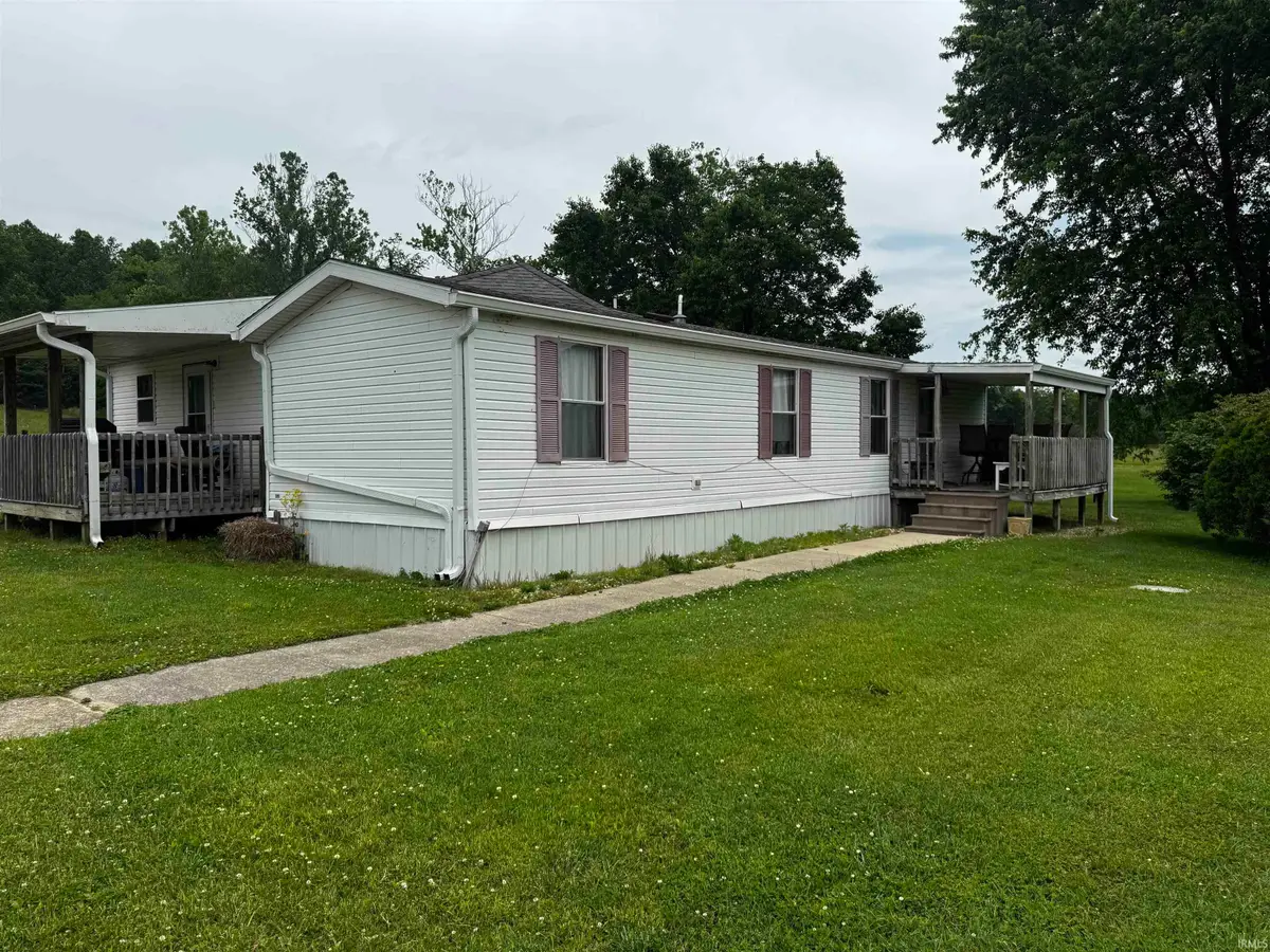 2 E Calvertville Road, Bloomfield, IN 47424 - #1