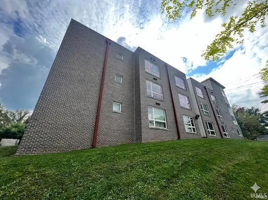 604 N Smith Road, Bloomington, IN 47408 - #2