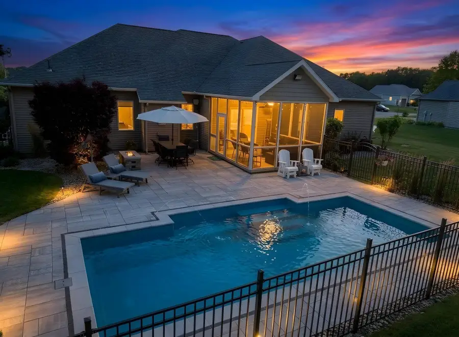 133 E Barrington Place, Warsaw, IN 46582 - #2