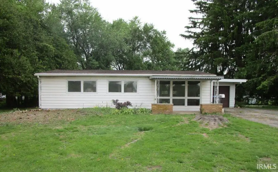 304 E Pickwick Drive, Syracuse, IN 46567 - #2