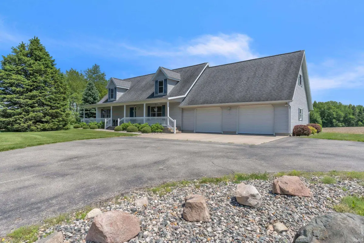 8960 N Angling Road, Kendallville, IN 46755 - #1