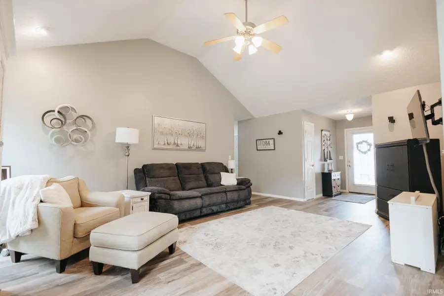 9538 Basil Dr, Evansville, IN 47725 - #3