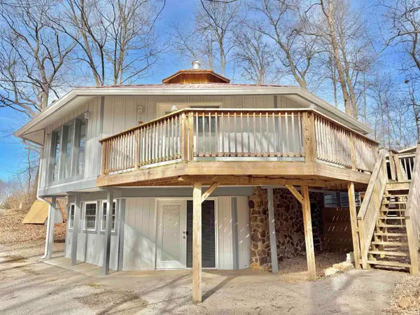 50 Woodlawn Village Drive, Mitchell, IN 47446