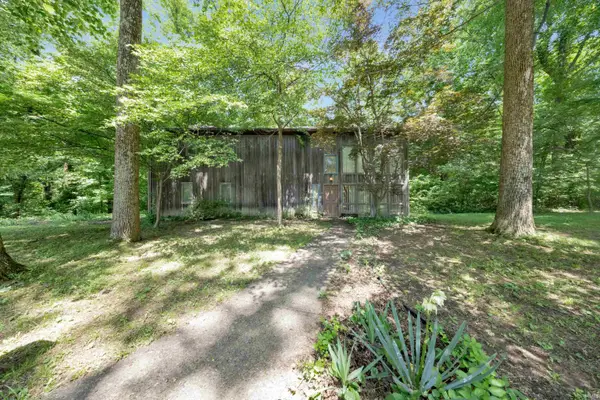 890 Sycamore Lake Drive, Evansville, IN 47712