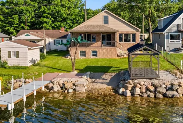 64 W Lakeside Drive, North Manchester, IN 46962