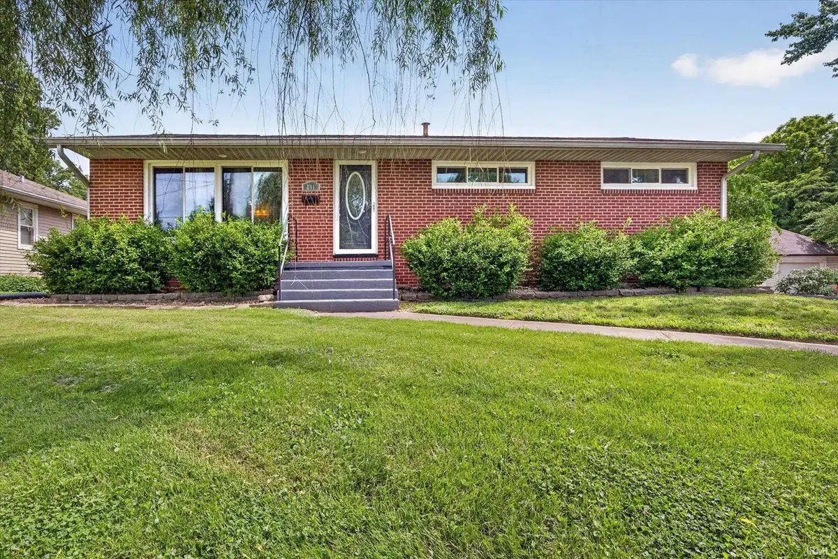 291 W Davis Street, Bloomfield, IN 47424 - #1