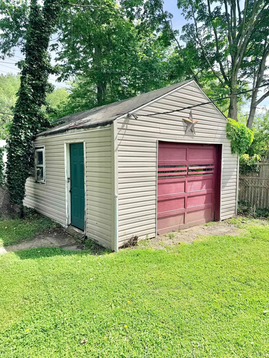 1804 E 25th Street, Muncie, IN 47302 - #3