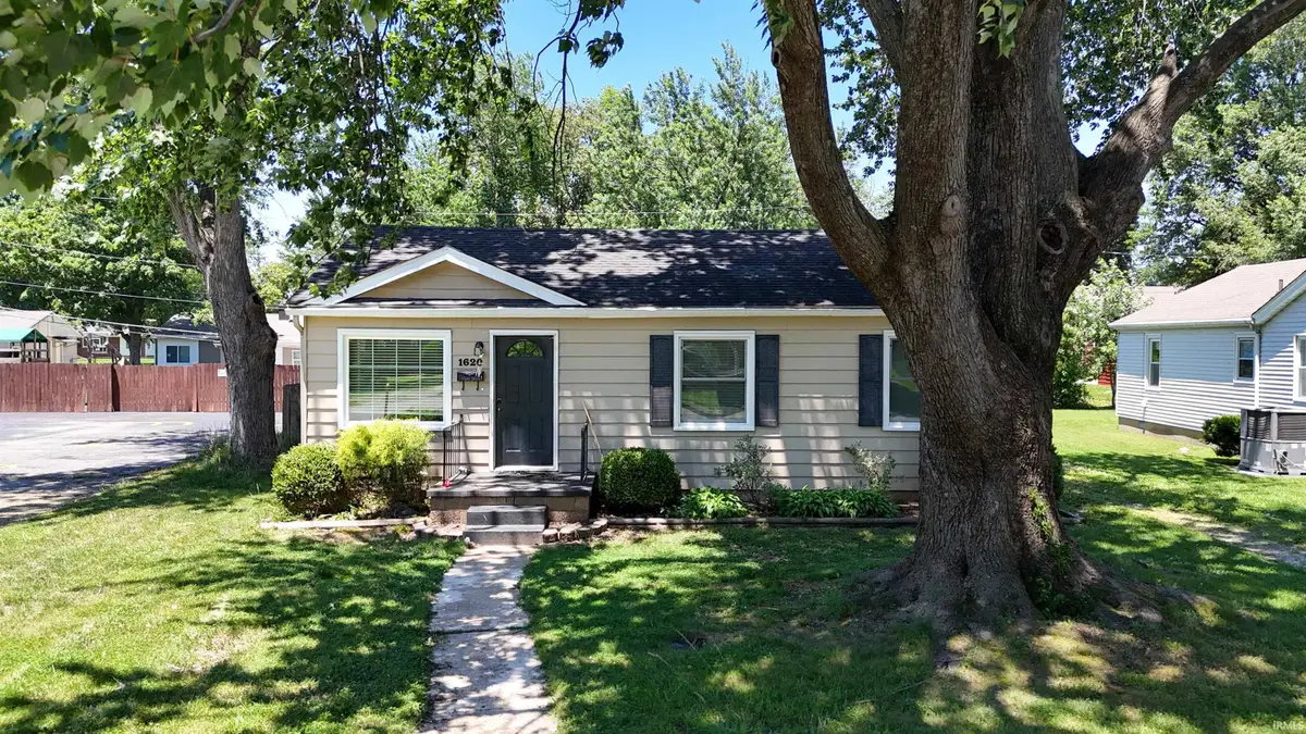 1620 E Blackford Avenue, Evansville, IN 47714 - #1