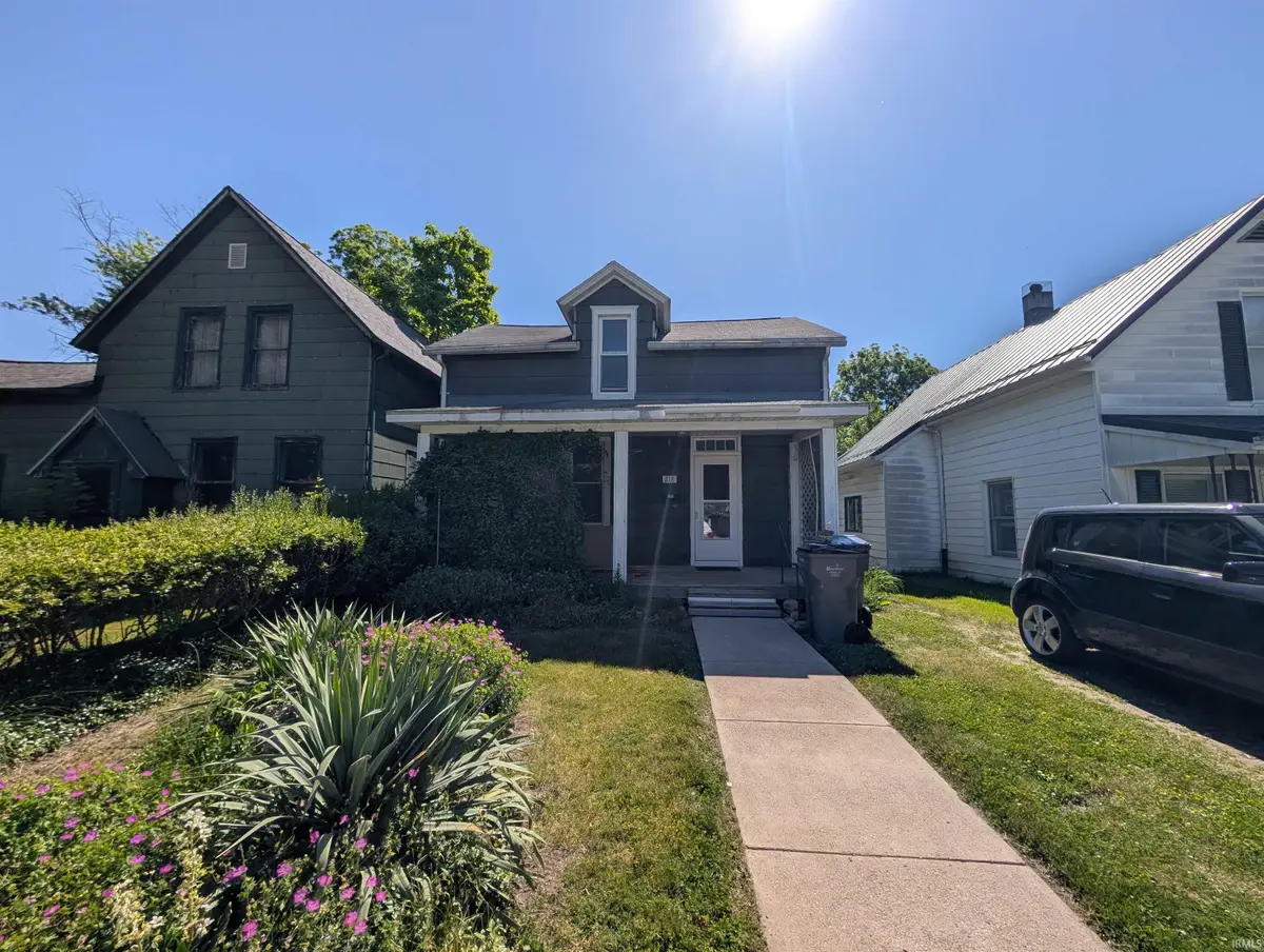 218 S 10th Street, Goshen, IN 46528 - #1