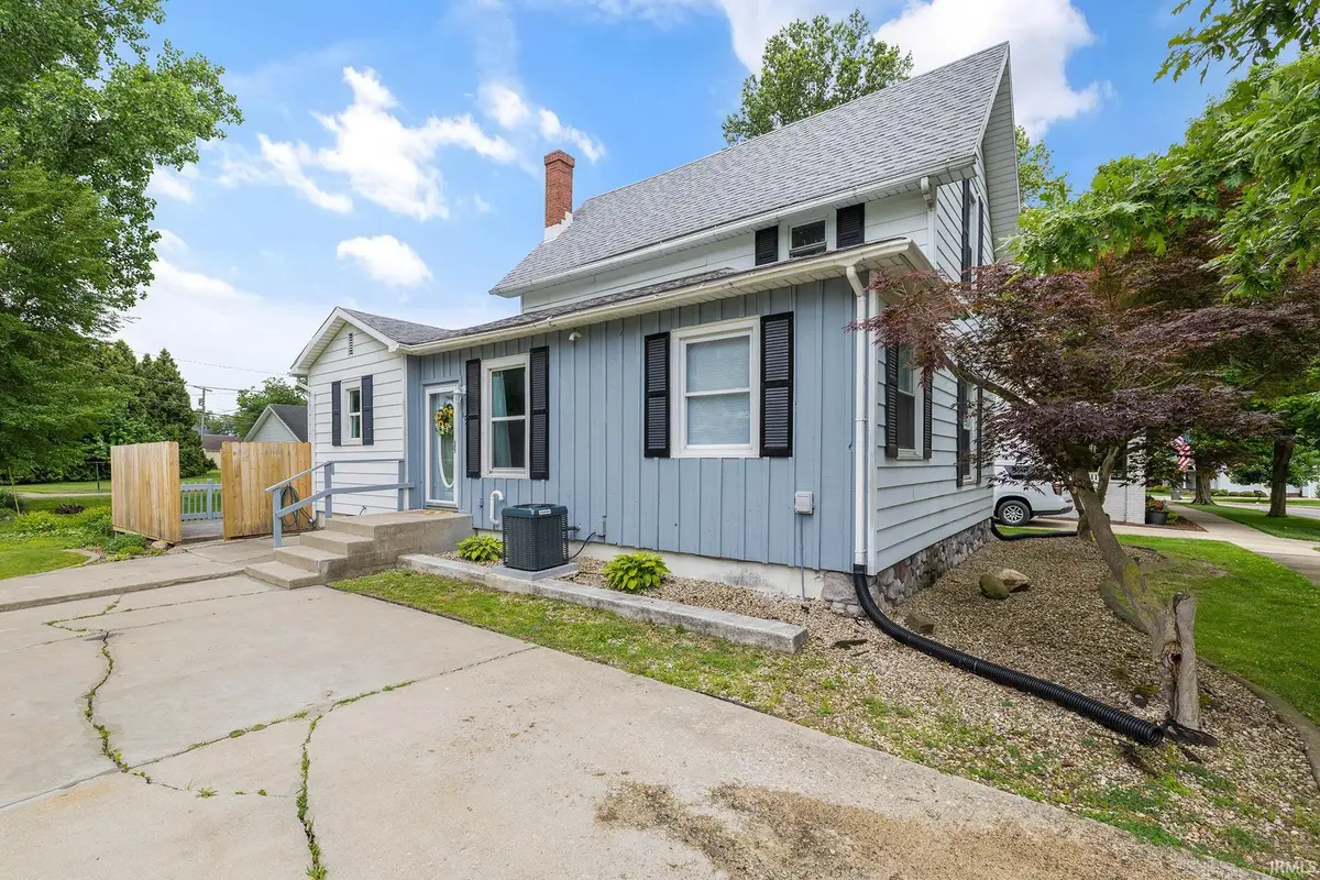 109 E Wabash Avenue, Wakarusa, IN 46573 - #1