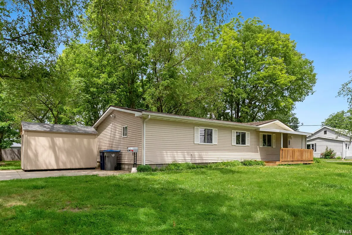 1047 E Smith Street, Warsaw, IN 46580 - #1