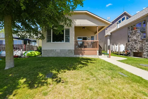 595 Lane 101 Hamilton Lake, Hamilton, IN 46742