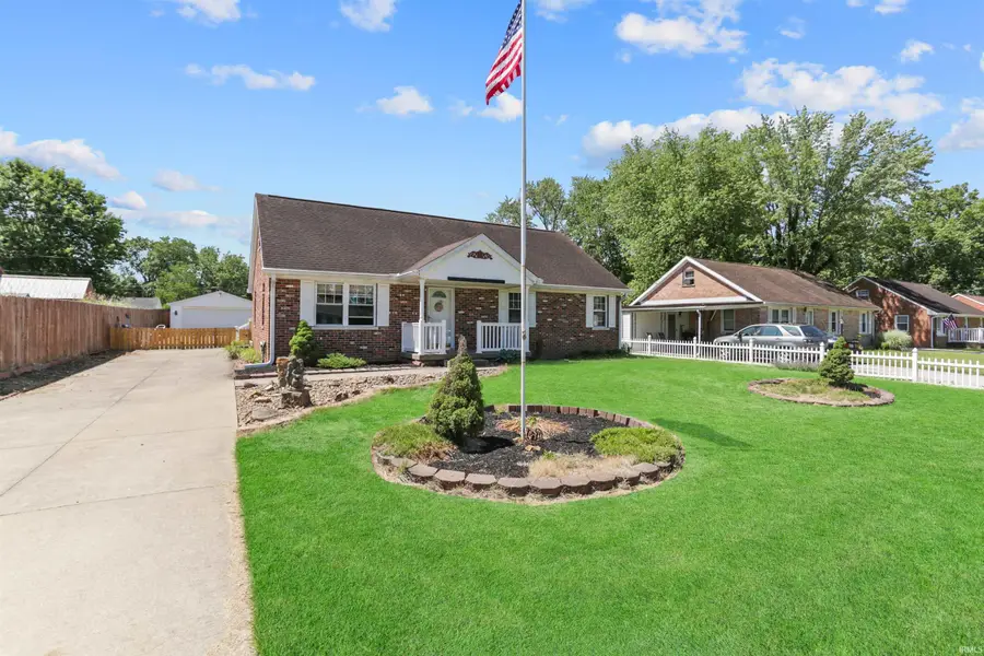 318 W Jefferson Avenue, Chandler, IN 47610 - #2