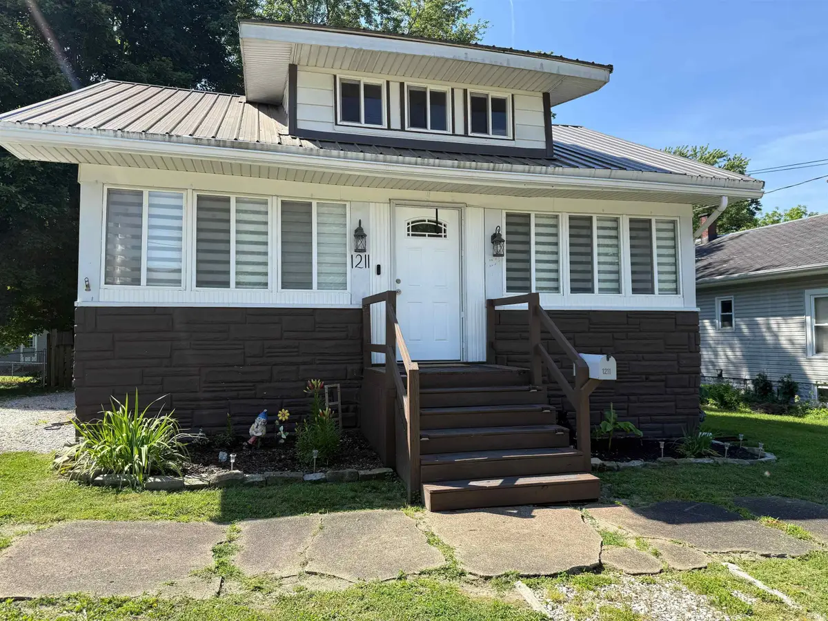 1211 E Spruce Street, Petersburg, IN 47567 - #1