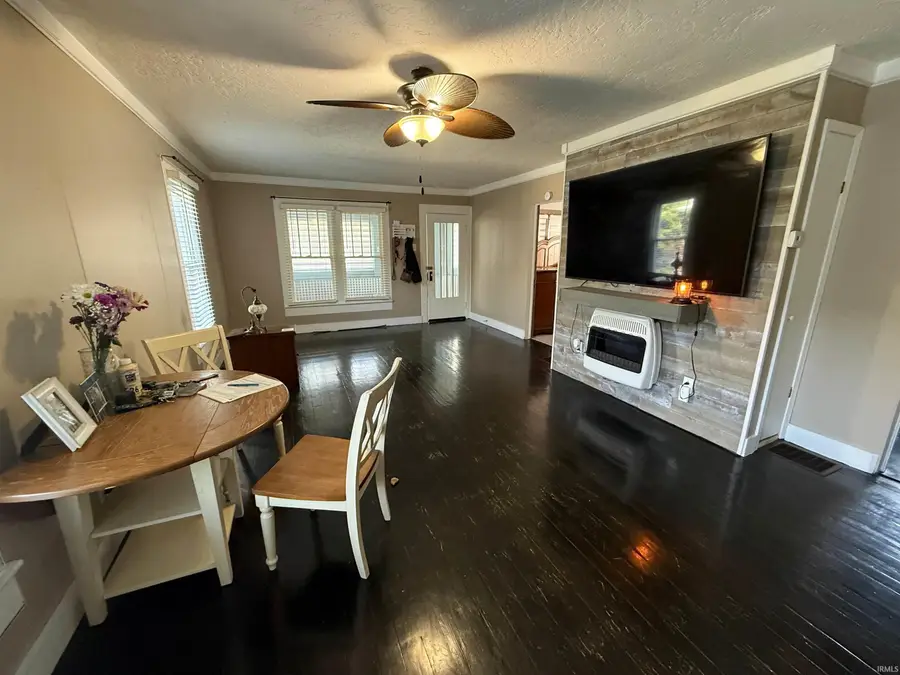 1211 E Spruce Street, Petersburg, IN 47567 - #2