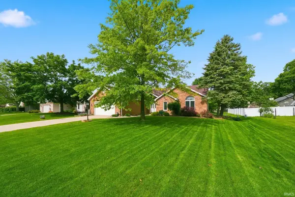 2204 Cedarwood Way, Fort Wayne, IN 46804