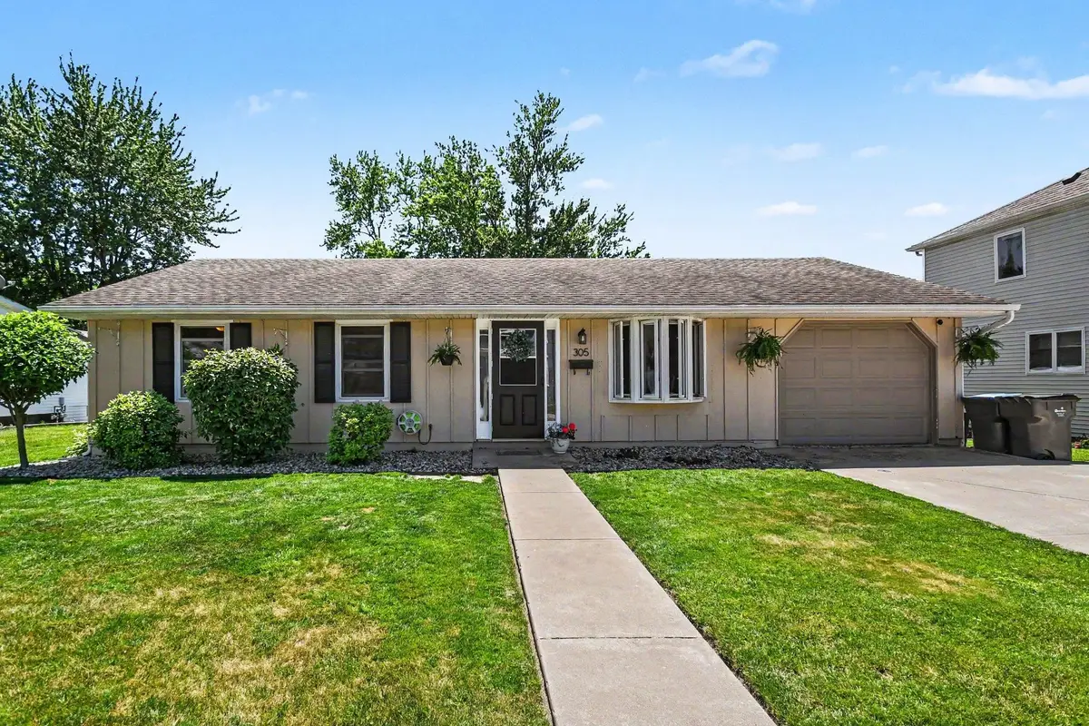 305 W Indiana Avenue, Nappanee, IN 46550 - #1