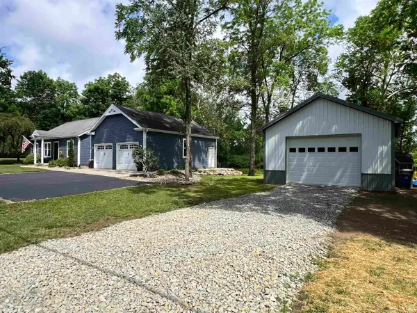 6572 E South Barbee Drive, Warsaw, IN 46582