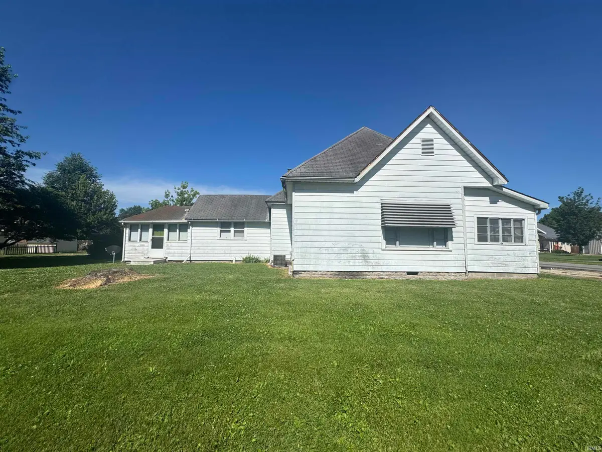 689 NE E Street, Linton, IN 47441 - #1