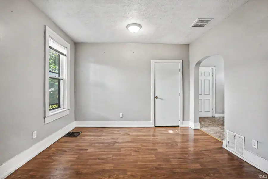 922 E Grove Street, Mishawaka, IN 46545 - #2
