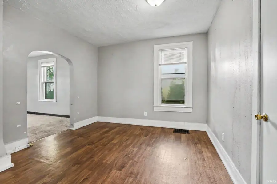 922 E Grove Street, Mishawaka, IN 46545 - #3