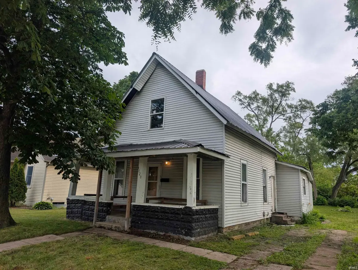 1028 W Garfield Avenue, Elkhart, IN 46516 - #1