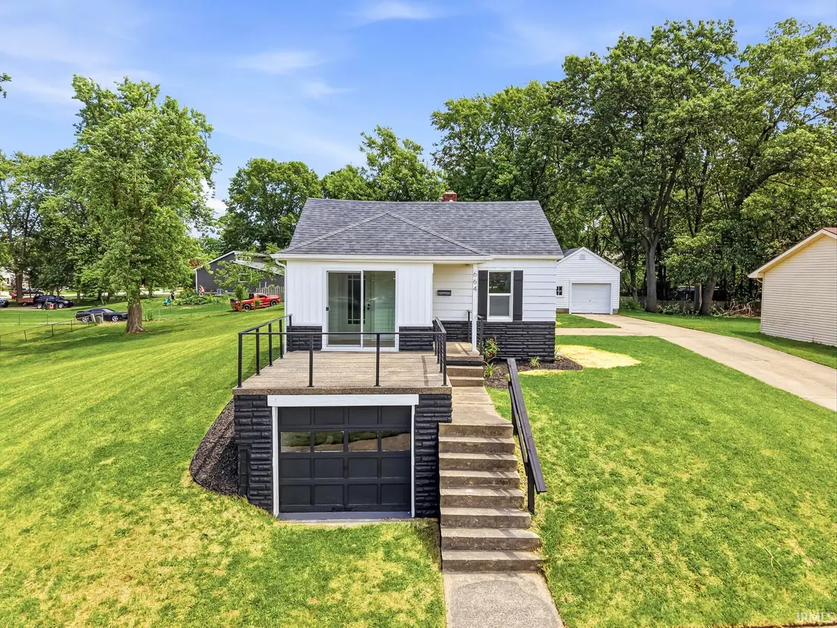 664 N Oakland Street, Mishawaka, IN 46544 - #1