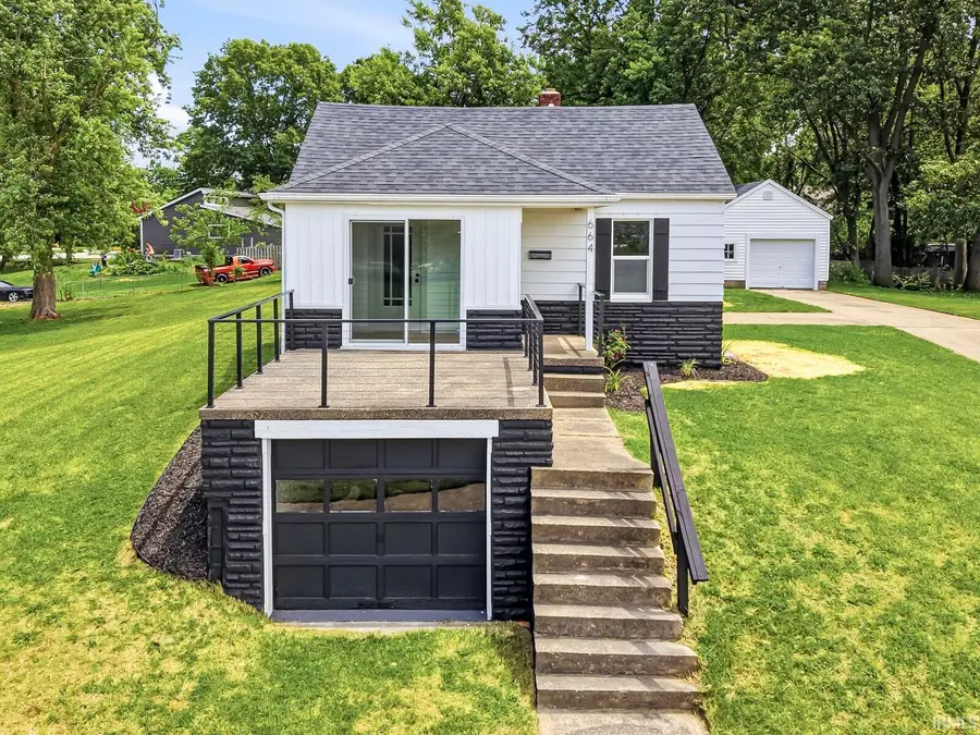 664 N Oakland Street, Mishawaka, IN 46544 - #2