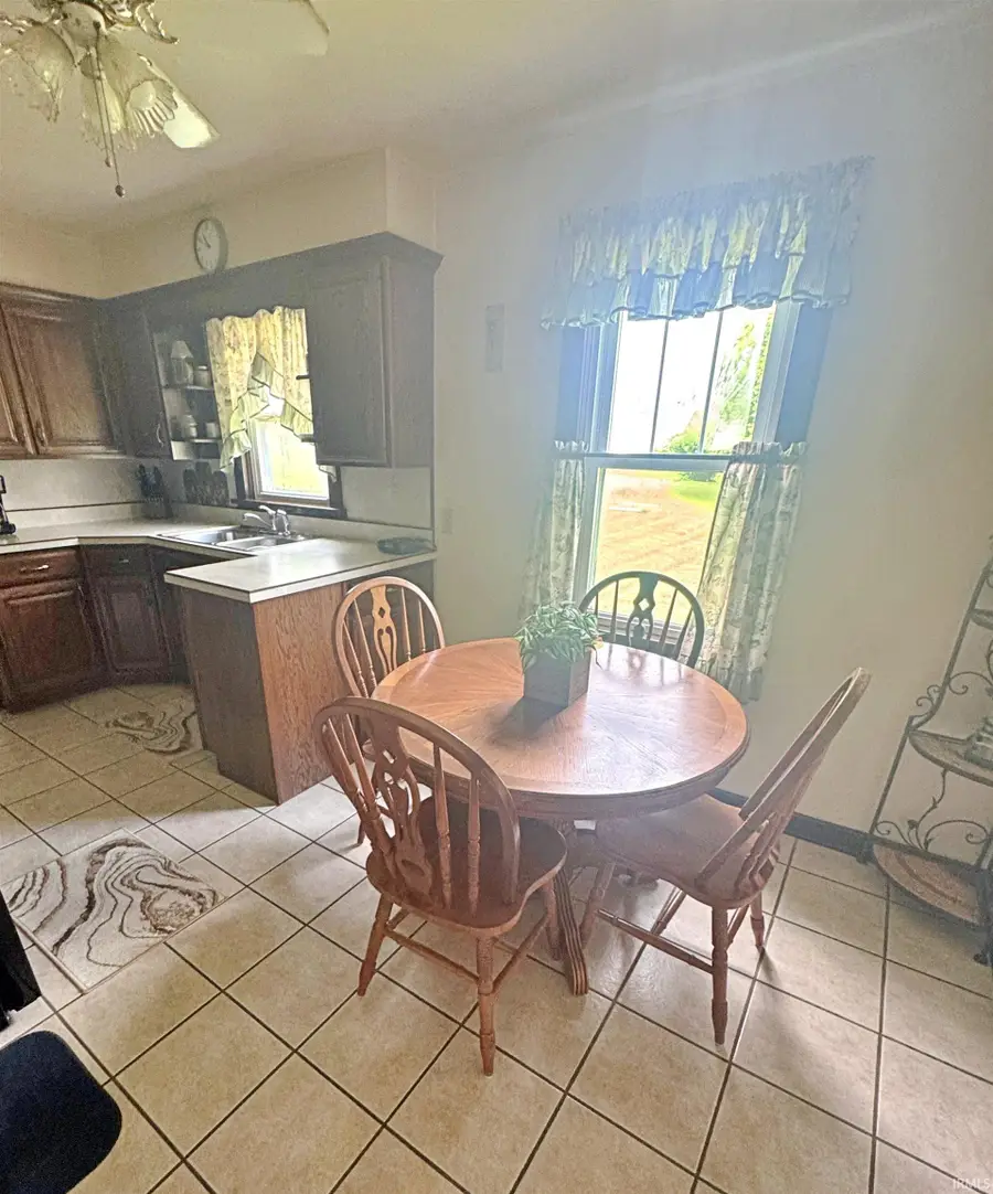 402 W Sycamore Street, Washington, IN 47501 - #3