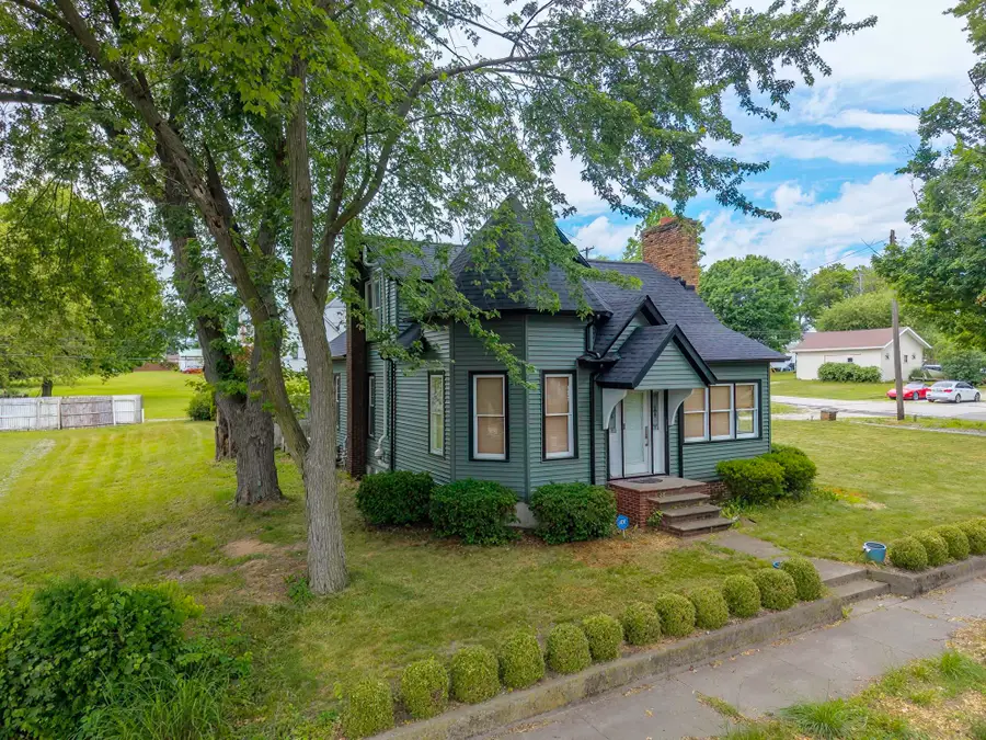 302 S Gonser Avenue, Ashley, IN 46705 - #2