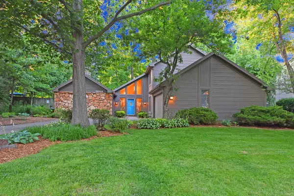 10018 Woodstream Drive, Fort Wayne, IN 46804