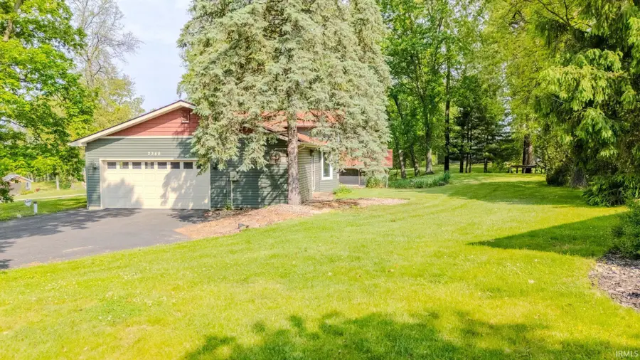 2340 E Kemo Avenue, Warsaw, IN 46582 - #2