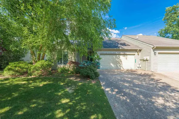 9417 S Harbour Pointe Drive, Bloomington, IN 47401