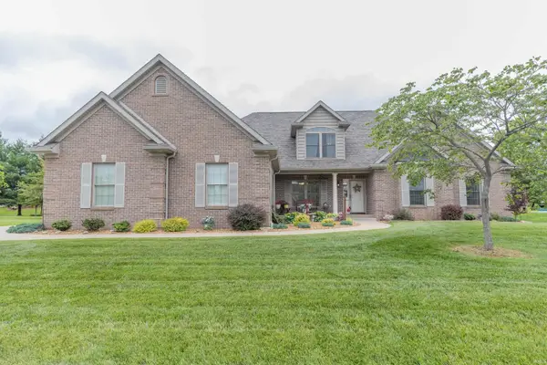 706 E Edinborough Court, Haubstadt, IN 47639