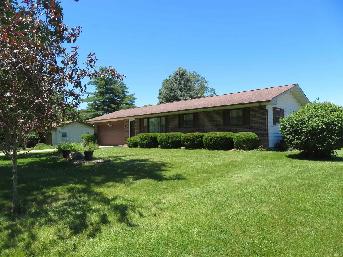 3376 E Kenway Drive, Warsaw, IN 46580 - #1