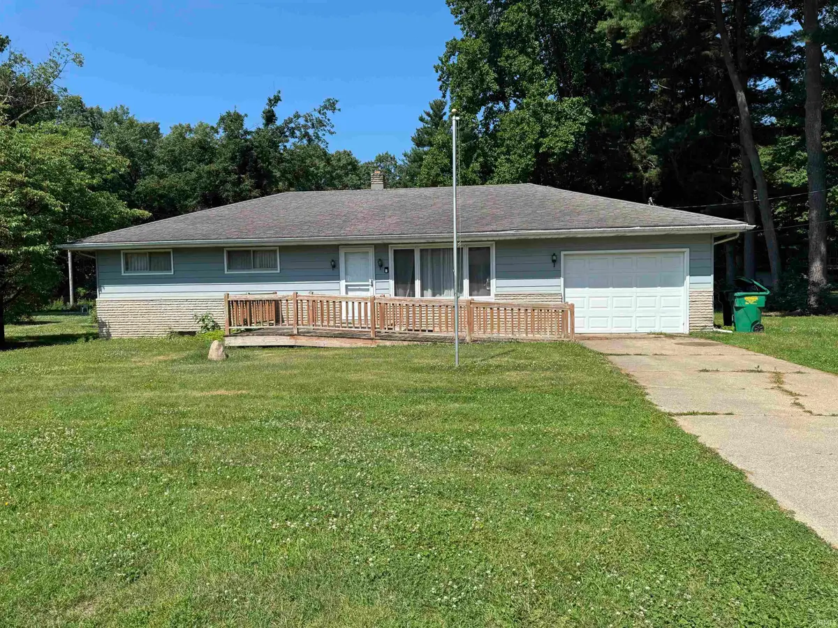 55105 Country Club Road, South Bend, IN 46628 - #1