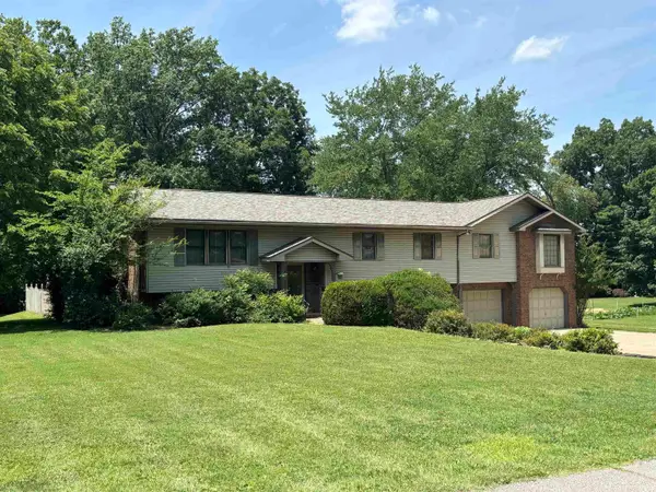 1523 S Red Leaf Drive, Evansville, IN 47712