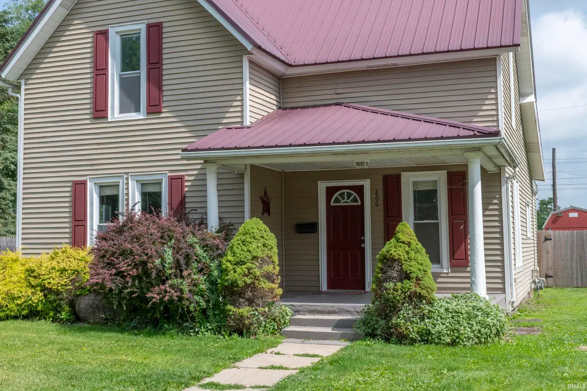 806 E Walnut Street, Nappanee, IN 46550 - #1