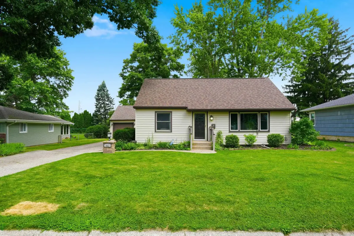 912 E 1st Street, Auburn, IN 46706 - #1