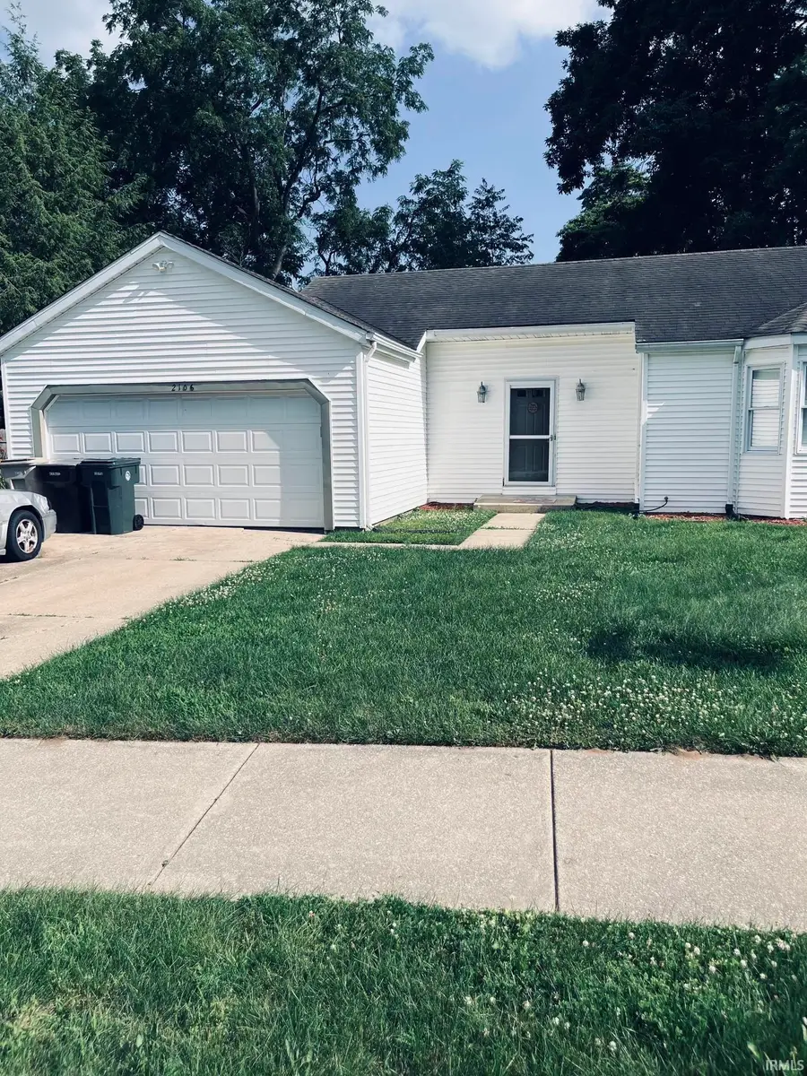 2106 Spring Hill Drive, South Bend, IN 46628 - #2