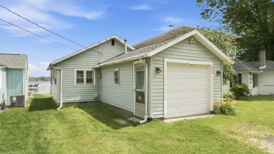626 E Lakewood Avenue, Warsaw, IN 46580 - #3