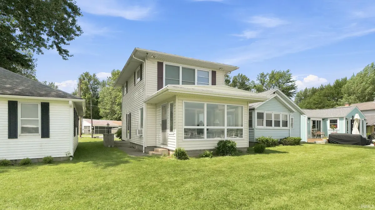 628 E Lakewood Avenue, Warsaw, IN 46580 - #1