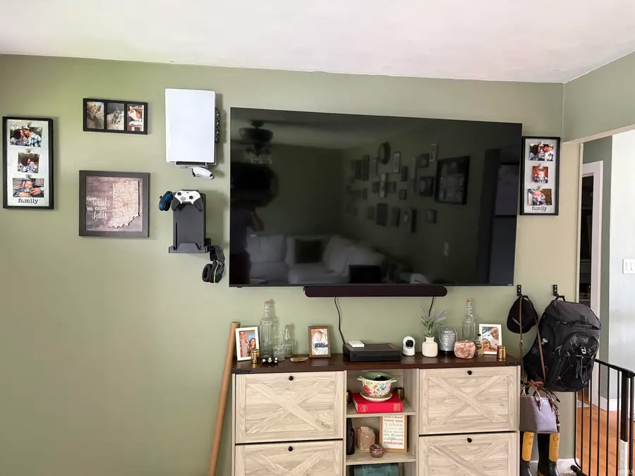 825 W Lowell Avenue, Mishawaka, IN 46545 - #3