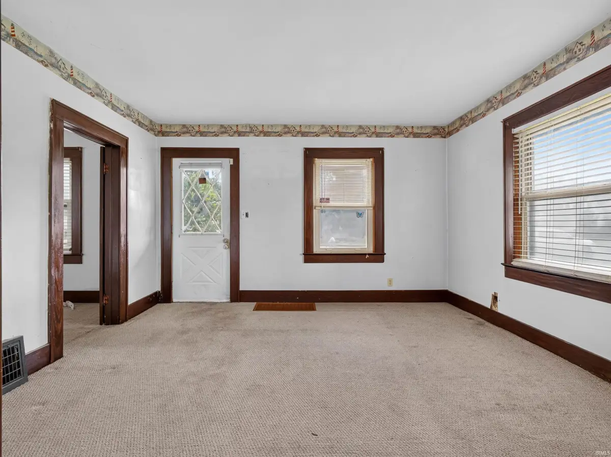 915 W Ensley Avenue, Auburn, IN 46706 - #1